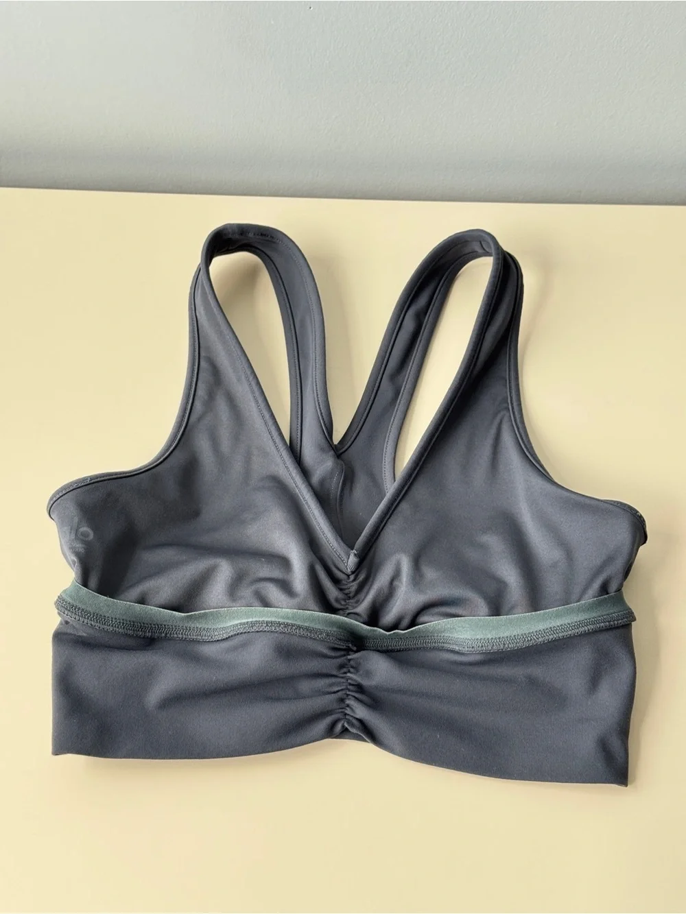 Alo Yoga Charcoal Gray Wild Thing Ruched V-Neck Crop Sports Bra Size S